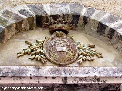 crest on the entrance of platt eltz