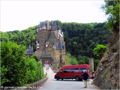shuttle bus at eltz castle