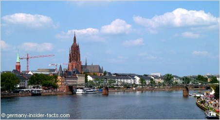river main and the cathedral in frankfurt