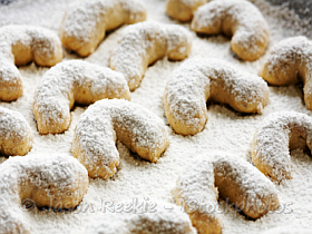 Almond crescents are a must for Christmas. Learn how to make them